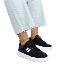 Zapatillas negras sobre plataforma Mentha blanca. negro