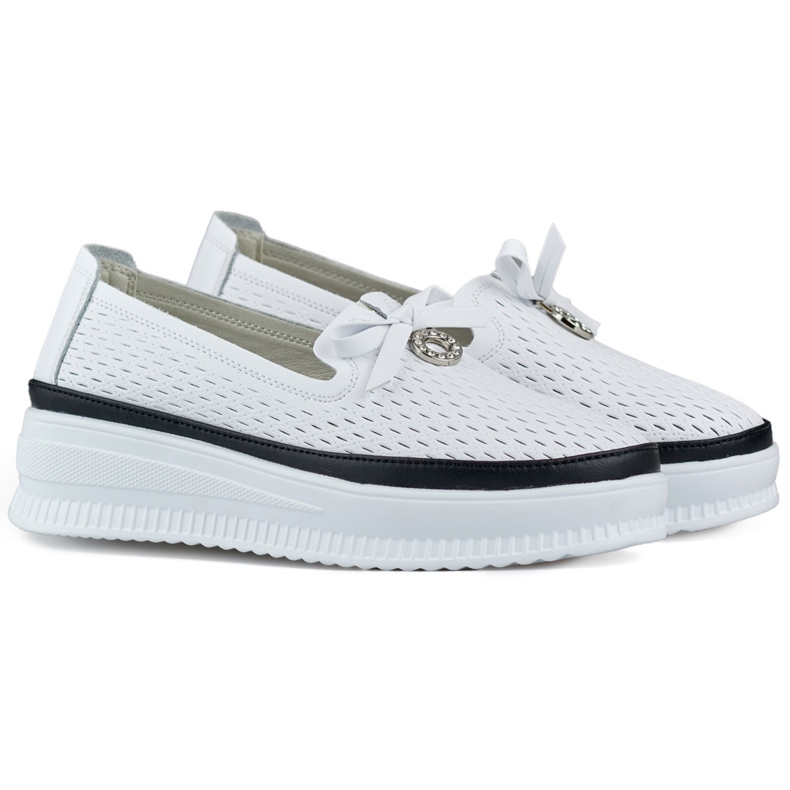 Zapatos de piel calados para mujer, mocasines cómodos fabricados en piel natural. blanco Zapatos de piel calados para mujer, mocasines cómodos fabricados en piel natural. blanco