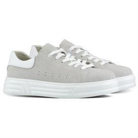 Zapatos de mujer de piel con suela plana, gris.