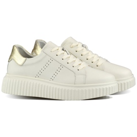 Zapatillas deportivas de mujer color beige fabricadas en piel natural, zapatos de piel para mujer. Zapatillas deportivas de mujer color beige fabricadas en piel natural, zapatos de piel para mujer.