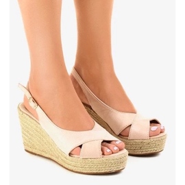 Botas de ante para primavera, zapatos de tacón para mujer. beige