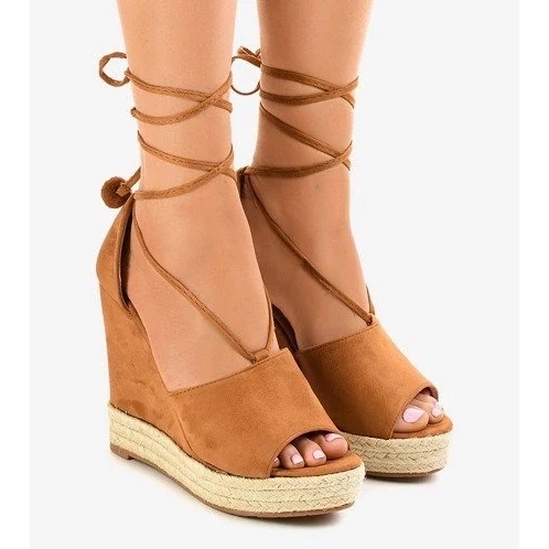 Mocasines beige con plataforma y mocasines de mujer beige.