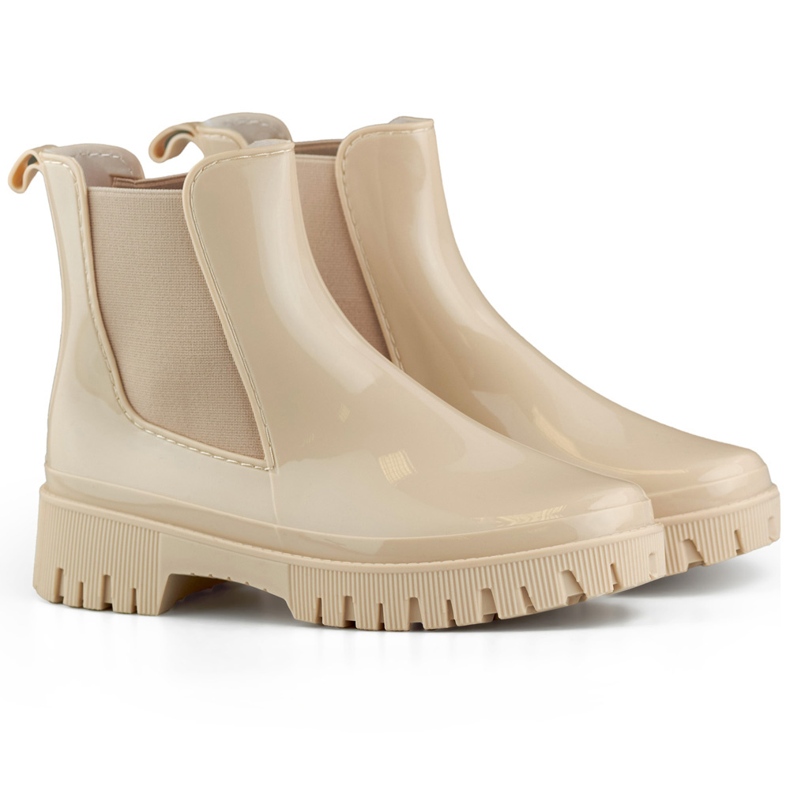 Botas de agua de mujer beige con suela gruesa. Botas de agua de mujer beige con suela gruesa.