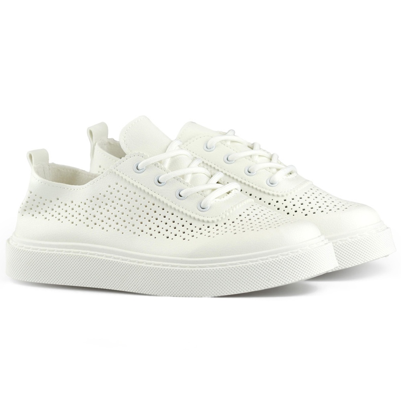 Zapatillas de mujer caladas blancas con suela gruesa. blanco
