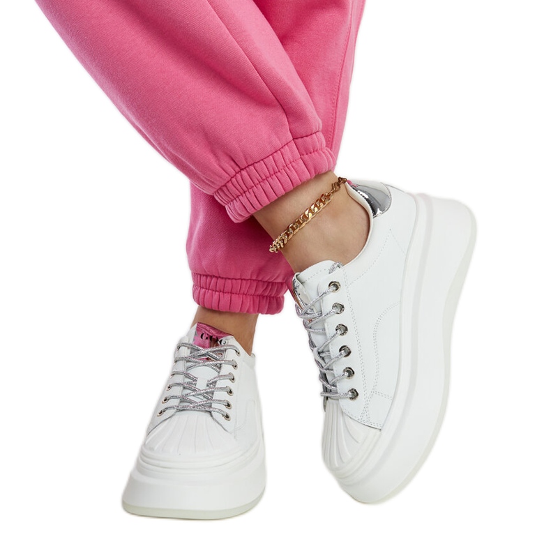 Zapatillas blancas con plataforma GOE NN2N4033. blanco