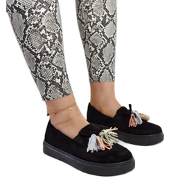 Zapatos negros con borlas de colores de Adaldrida Zapatos negros con borlas de colores de Adaldrida