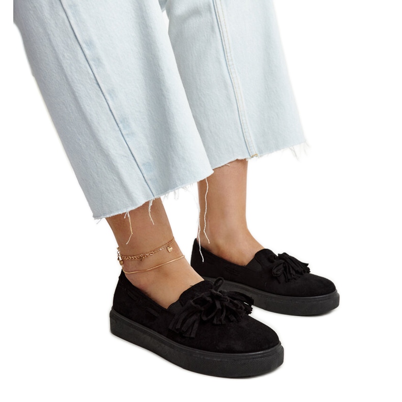 Zapatos negros con borlas de Adaldrida