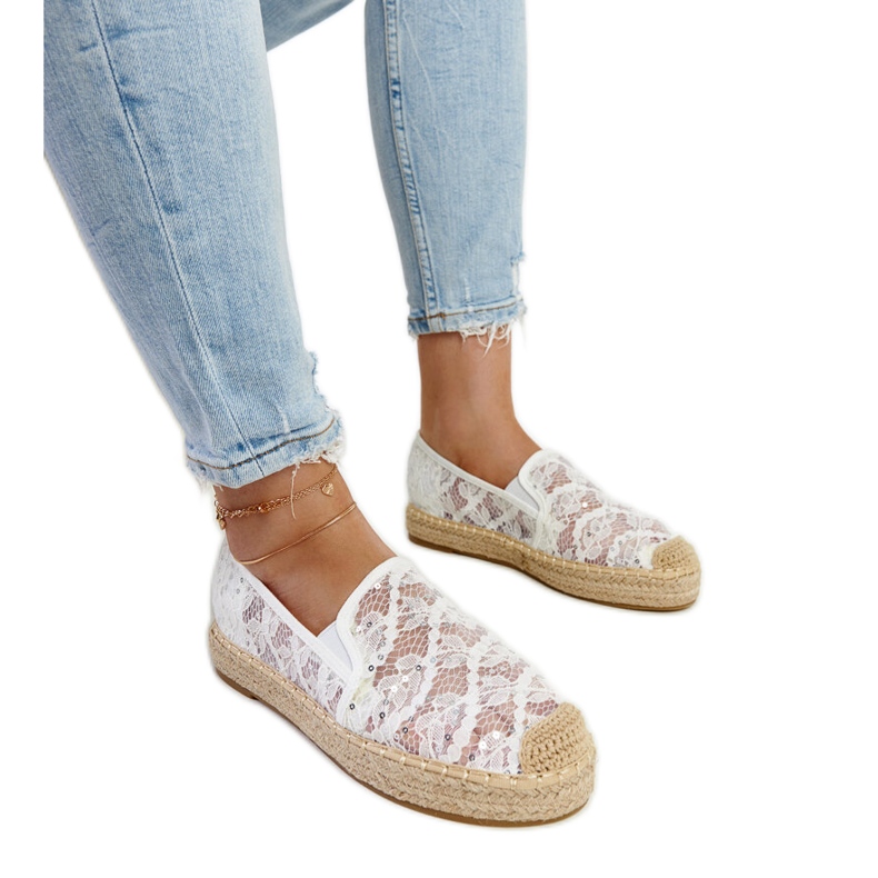 Alpargatas con plataforma de encaje blanco de Sonali