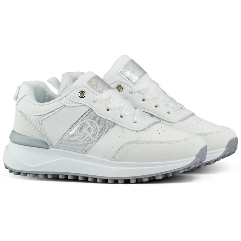 Cómodas zapatillas blancas de mujer para el día a día. blanco