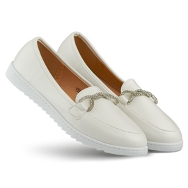 Cómodos mocasines de mujer blancos con pedrería