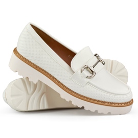 Zapatos blancos con plataforma para mujer.