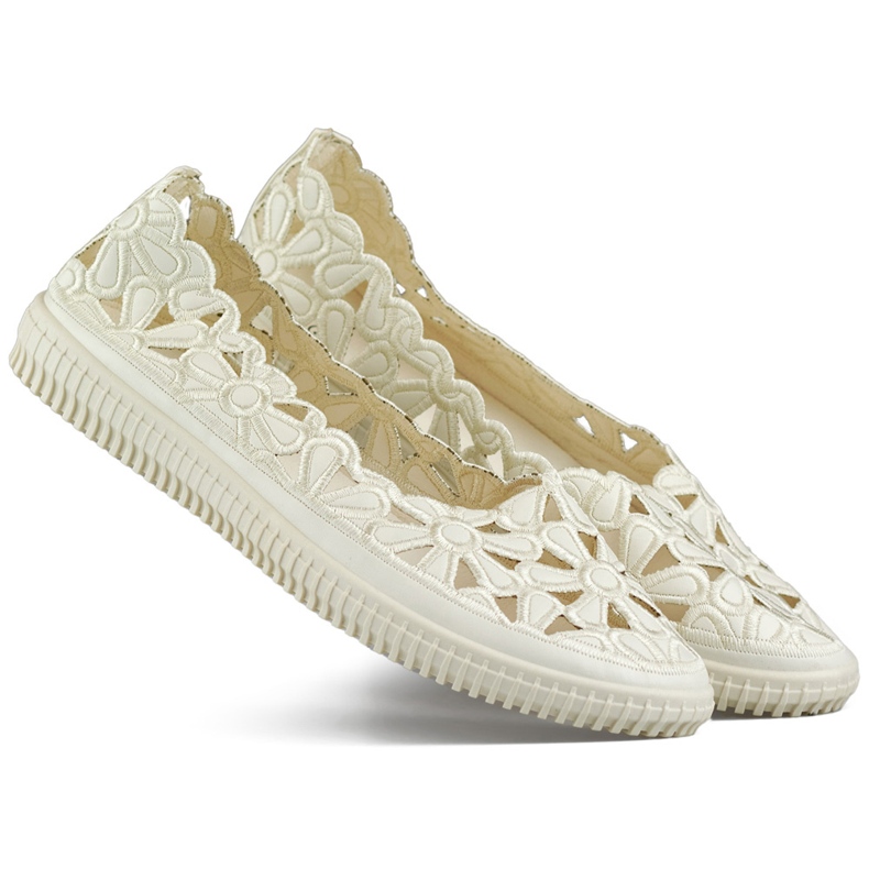 Bailarinas con recortes calados, zapatos de mujer con estampado floral. beige