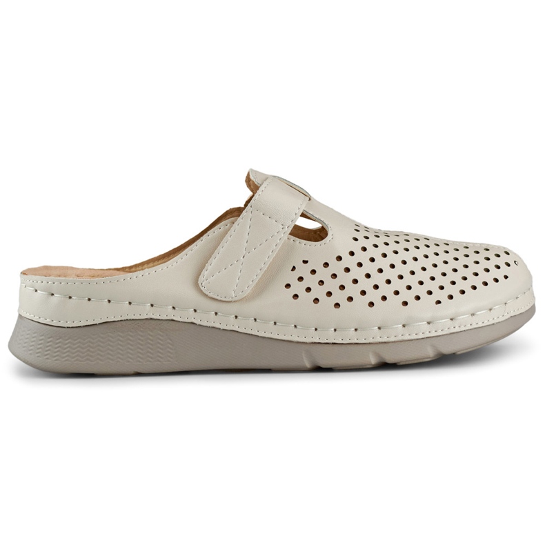 Chanclas sanitarias para mujer con puntera cerrada y velcro. beige
