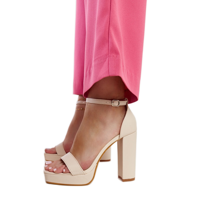 Sandalias de tacón beige de Nariman
