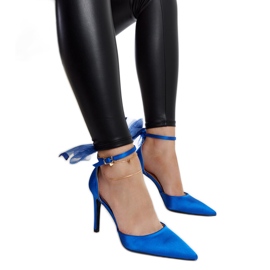 Tacones azules con lazo de Ilaysa.