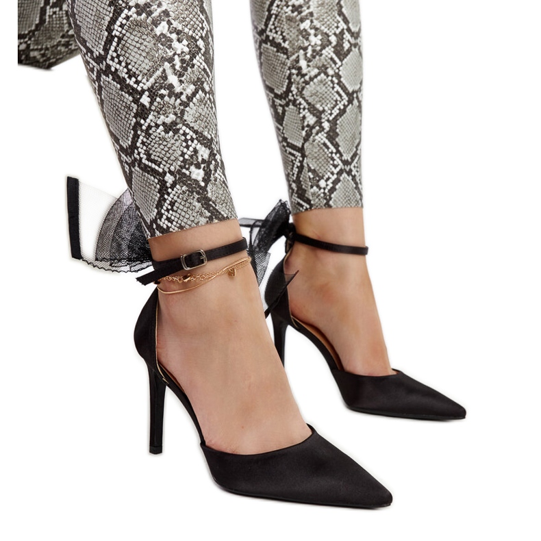 Tacones negros con lazo de Ilaysa