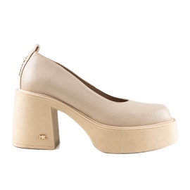 Zapatos de tacón de piel beige de Karino