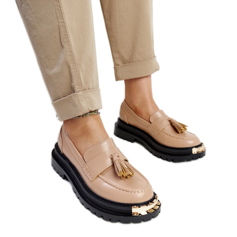 Mocasines macizos beige con inserciones doradas de Tuga