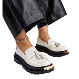 Mocasines masivos beige claro con inserciones doradas de Tuga Mocasines masivos beige claro con inserciones doradas de Tuga