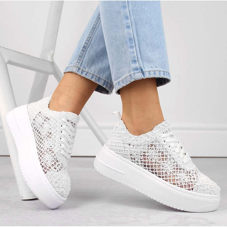 Zapatos de mujer blancos con cordones y plataforma T.Sokolski W503
