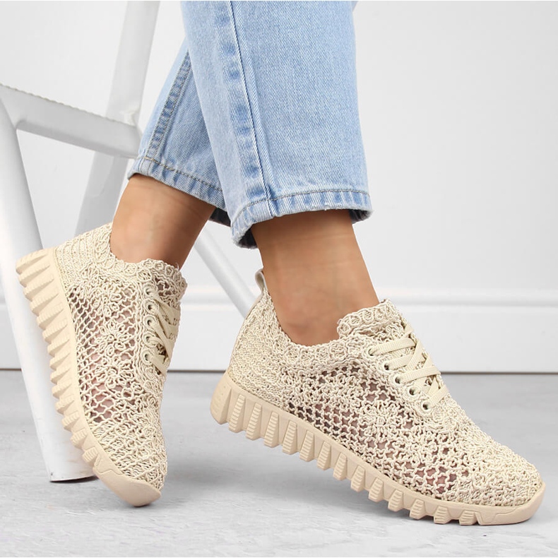 Deportivas mujer encaje beige T.Sokolski 1982