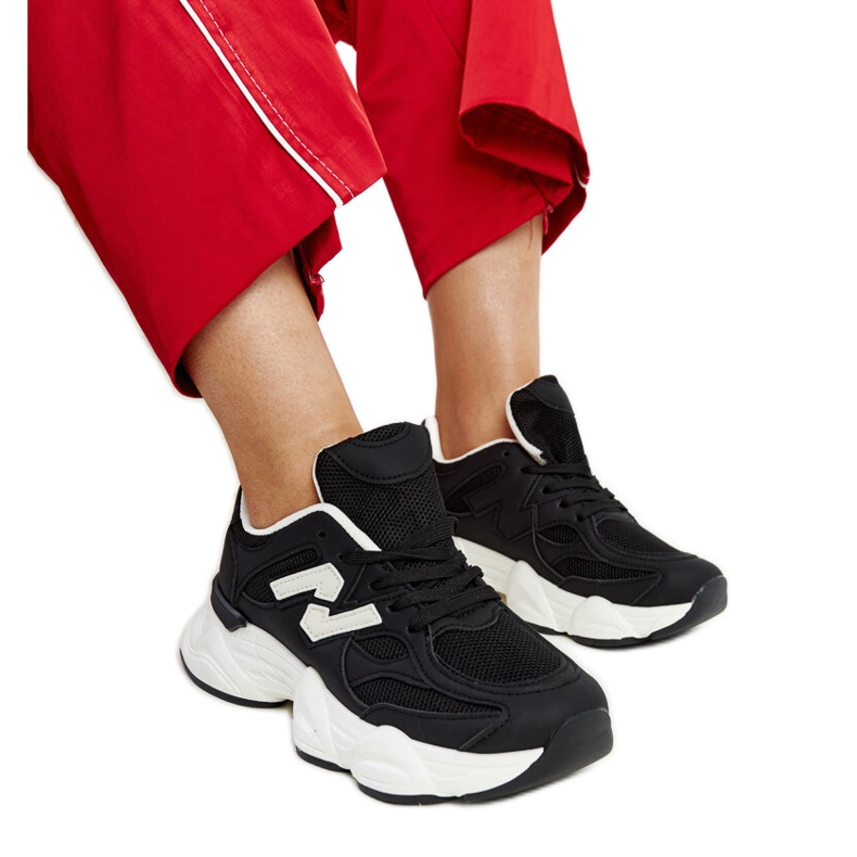 Zapatillas negras con suela masiva Gergely. negro
