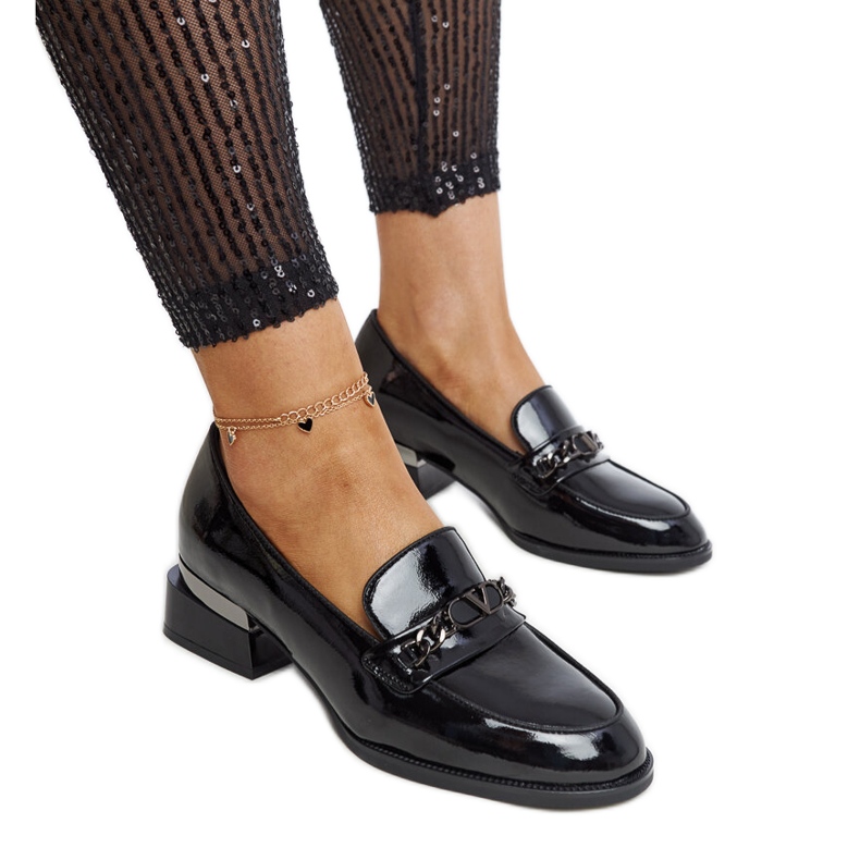 Zapatos de charol negro de Vinceza.