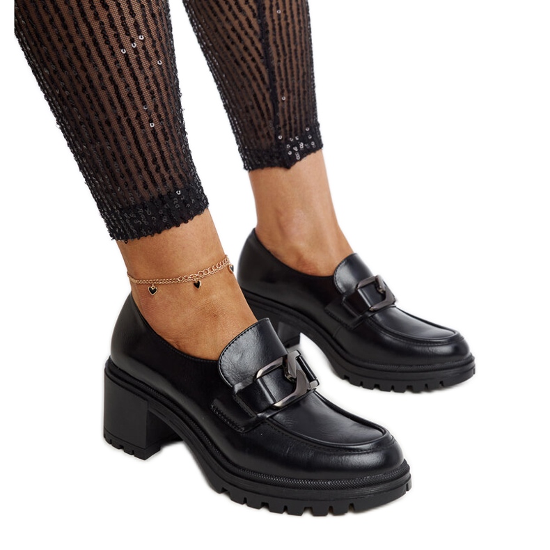 Zapatos negros con aplicación de piel de Vinceza.