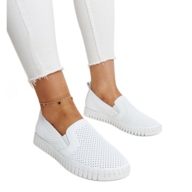 Zapatos blancos de piel calada de Vinceza