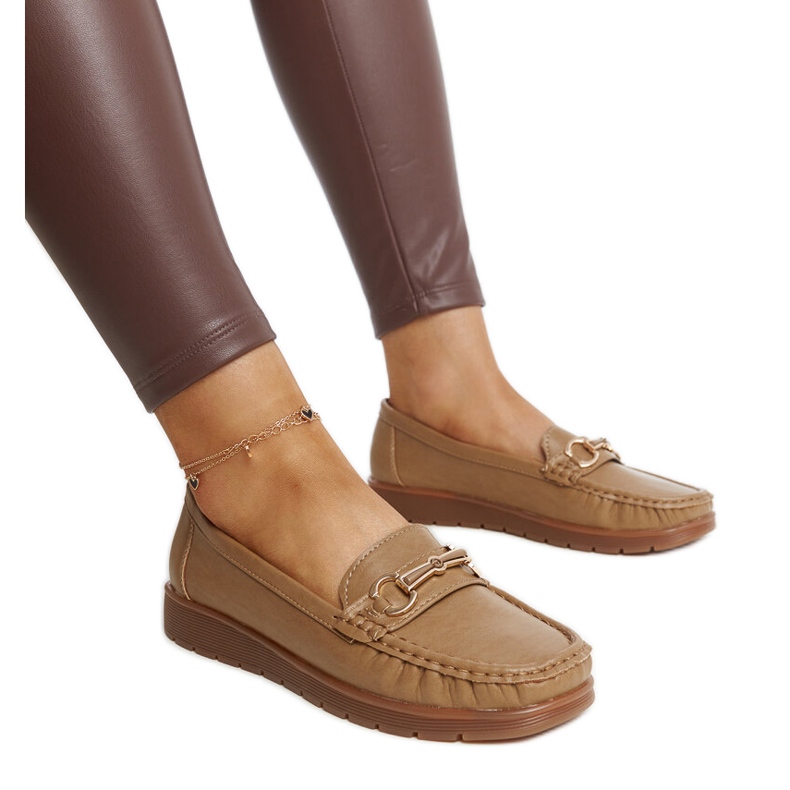 Mocasines beige oscuro con hebilla de Anisah