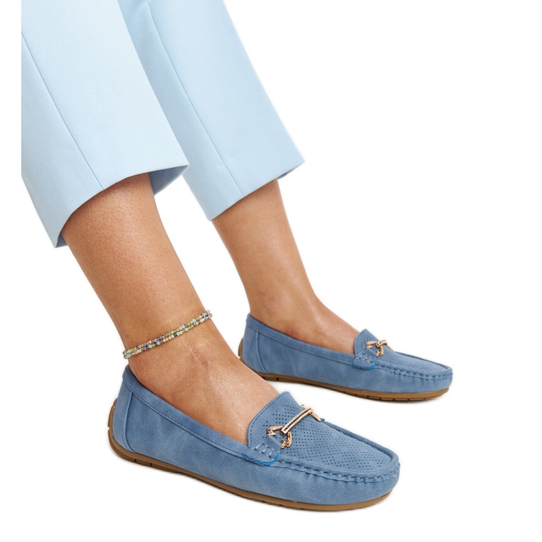 Mocasines azules con hebilla decorativa de Adila