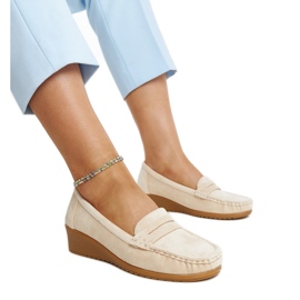 Mocasines con cuña de ante beige claro de Sakena