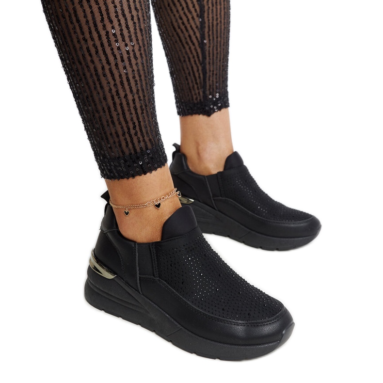 Deportivas Ashleey con cuña negra y pedrería negro Deportivas Ashleey con cuña negra y pedrería negro