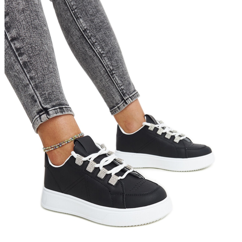 Zapatillas Walida negras con suela gruesa. negro