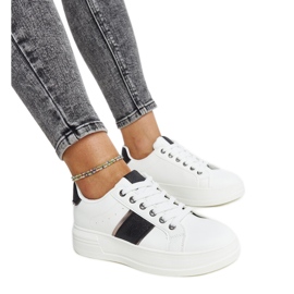 Zapatillas blancas y negras con suela gruesa Finestra. blanco