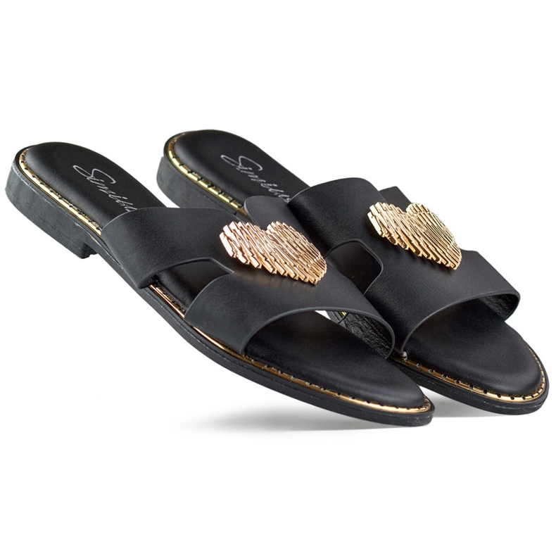 Pantuflas de mujer negras con corazón decorativo negro