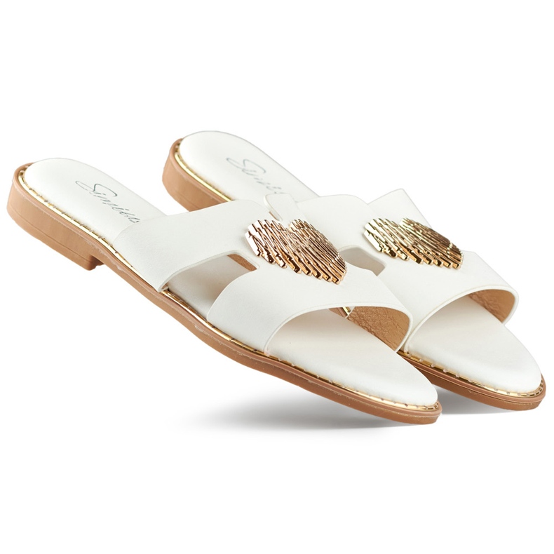 Chanclas de mujer blancas con corazón decorativo blanco