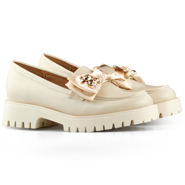 Mocasines beige con lazo, mocasines con osito. Mocasines beige con lazo, mocasines con osito.