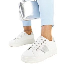 Zapatillas blancas y plateadas con suela gruesa Finestra. blanco