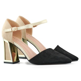 Zapatos de salón abiertos en negro y beige con un elegante tacón alto.