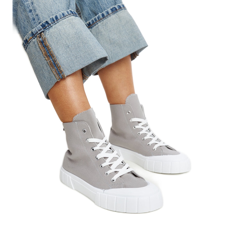 Zapatillas altas grises de Vinka