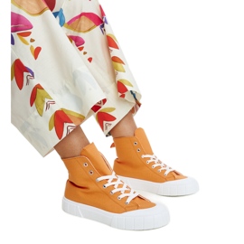 Zapatillas altas naranjas de Vinka