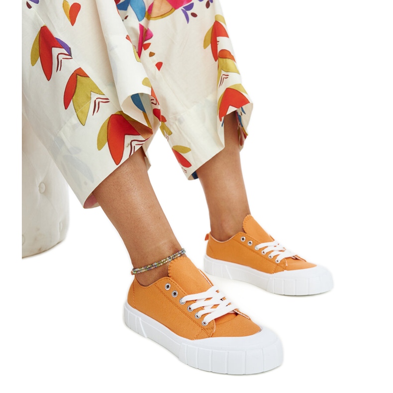 Zapatillas de tela naranja de Eduard