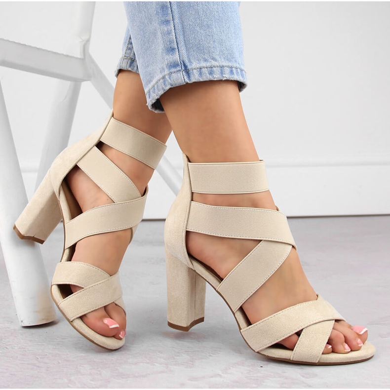 Sandalias de mujer con tacón y elásticos beige eVento 6964