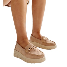 Zapatos de piel beige con hebilla decorativa de Taija.