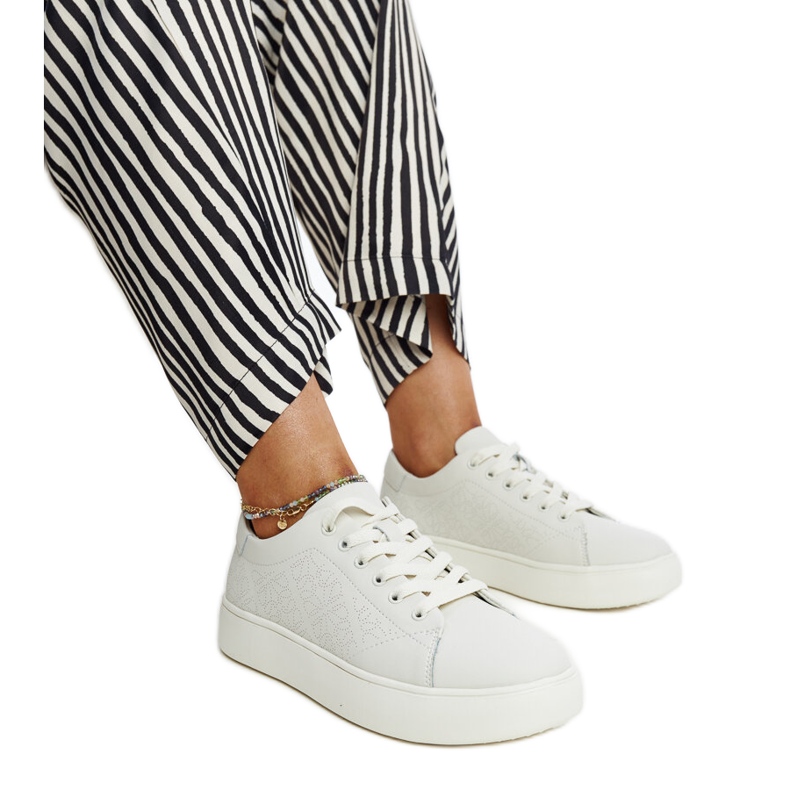 Zapatillas de piel beige