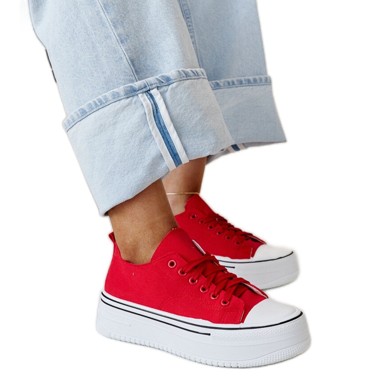 Zapatillas Bahira rojas con suela gruesa. rojo