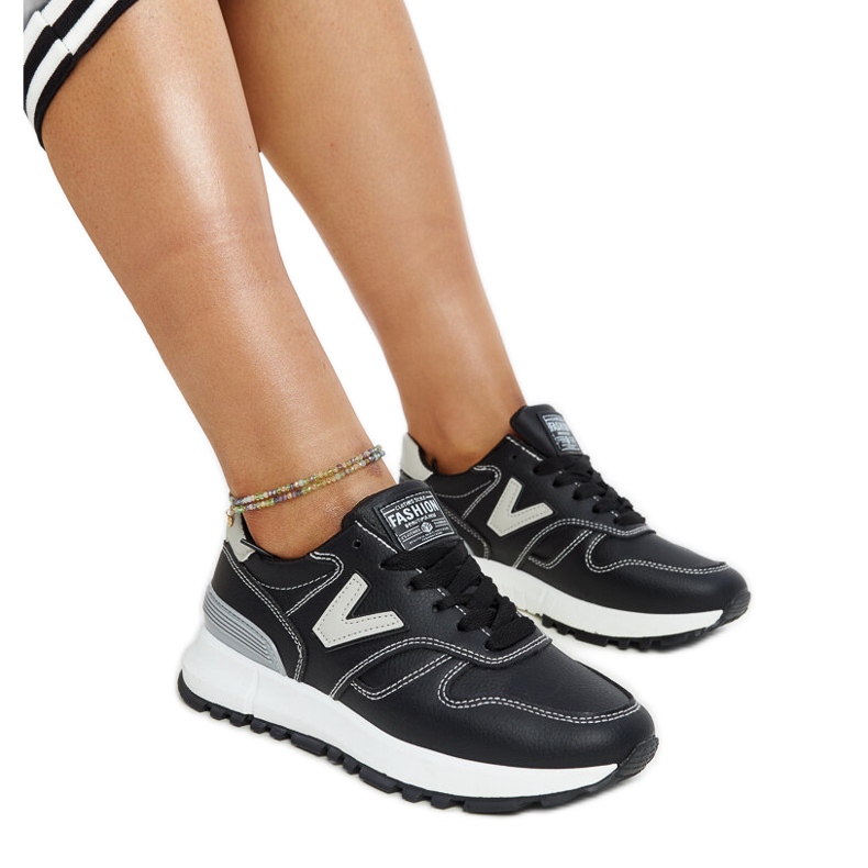 Zapatillas negras con suela gruesa de Cettina. negro