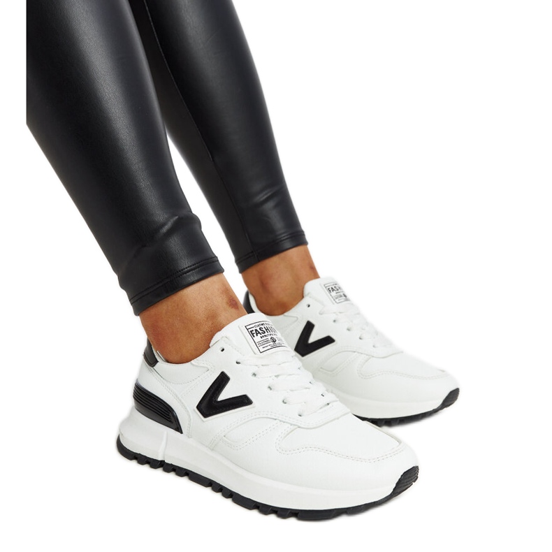Zapatillas blancas con suela gruesa de Cettina. blanco