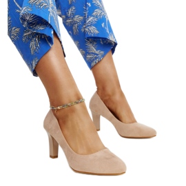 Zapatos de tacón beige con aplicación de cuero de Lalande Zapatos de tacón beige con aplicación de cuero de Lalande
